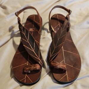 Elegant Brown Leaf Design Sandals